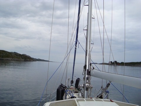 ​- 10 hours sailing day
